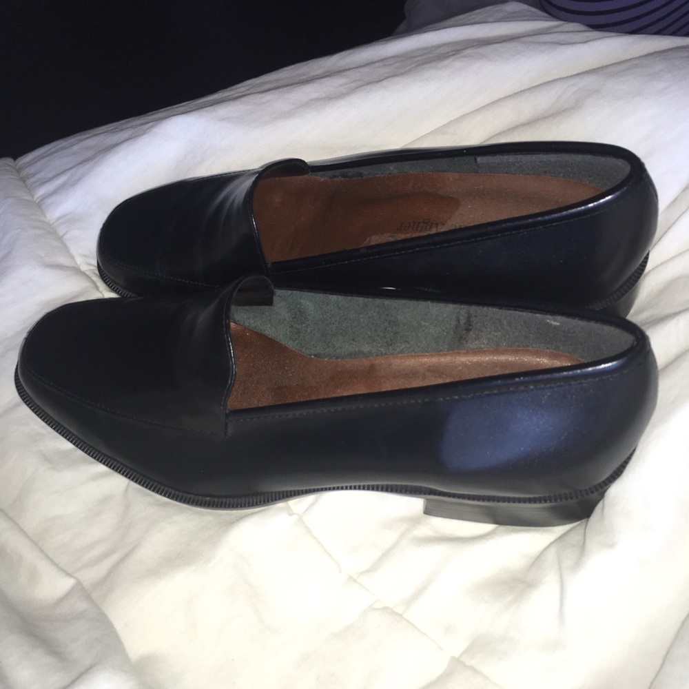 Etienne Aigner women’s leather black shoes